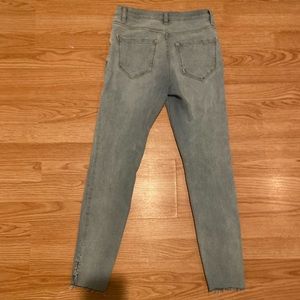 Kensie Light Wash High Rise Jeans 4/27